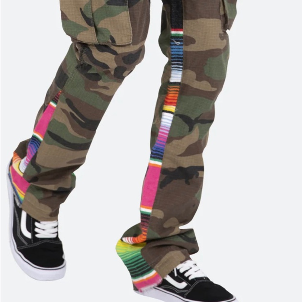 NWT Men’s Bootcut mnml camouflage cargo pants